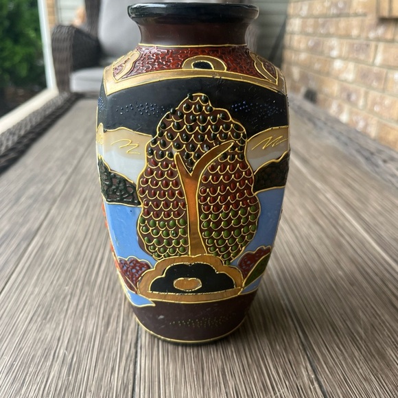 Modern Satsuma Vase 8 inches tall Geisha Scenes Gilded Details - Picture 2 of 6